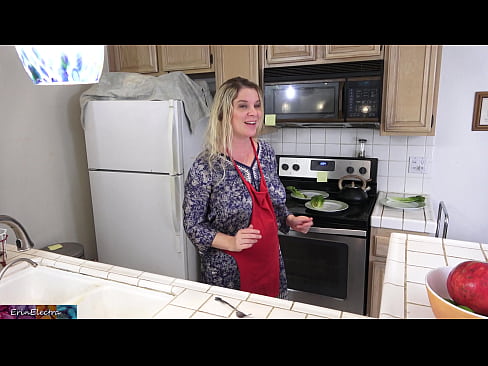 ❤️ Stepmom mulgere eum in culina ante diem suum Fuck video at la.sayhentai.ru